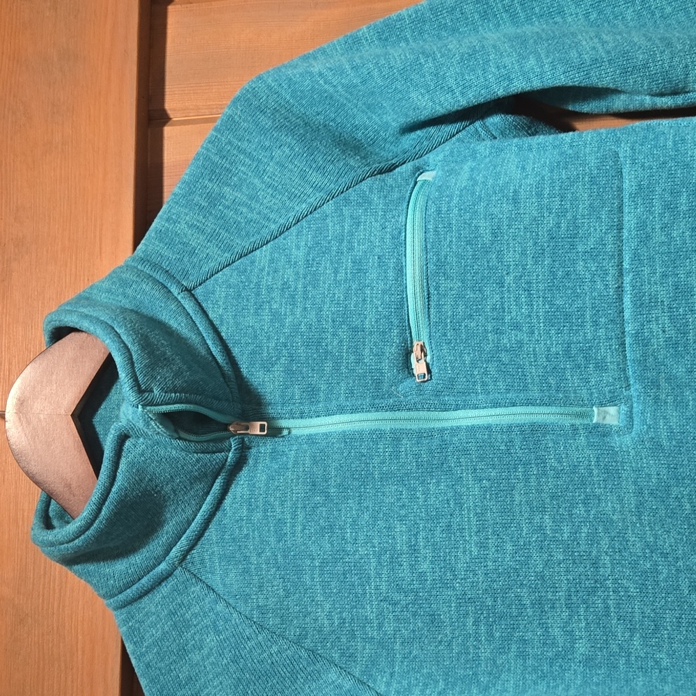 Size Small Womens's Under Armour 1/4 Zip Pull over